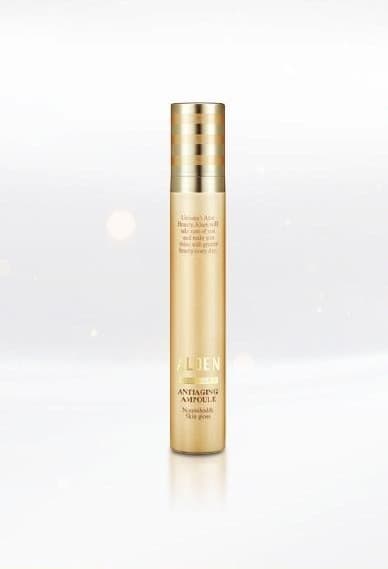 알로엔 안티에이징 앰플 15ml 용기와 바닥에 비친 그림자. 용기 글자: Univera's Aloe Beauty, Aloen will take care of you and make you shine with greater beauty every day., ALOEN, THE GOLD, ANTIAGING AMPOULE, Nourished & Skin gloss