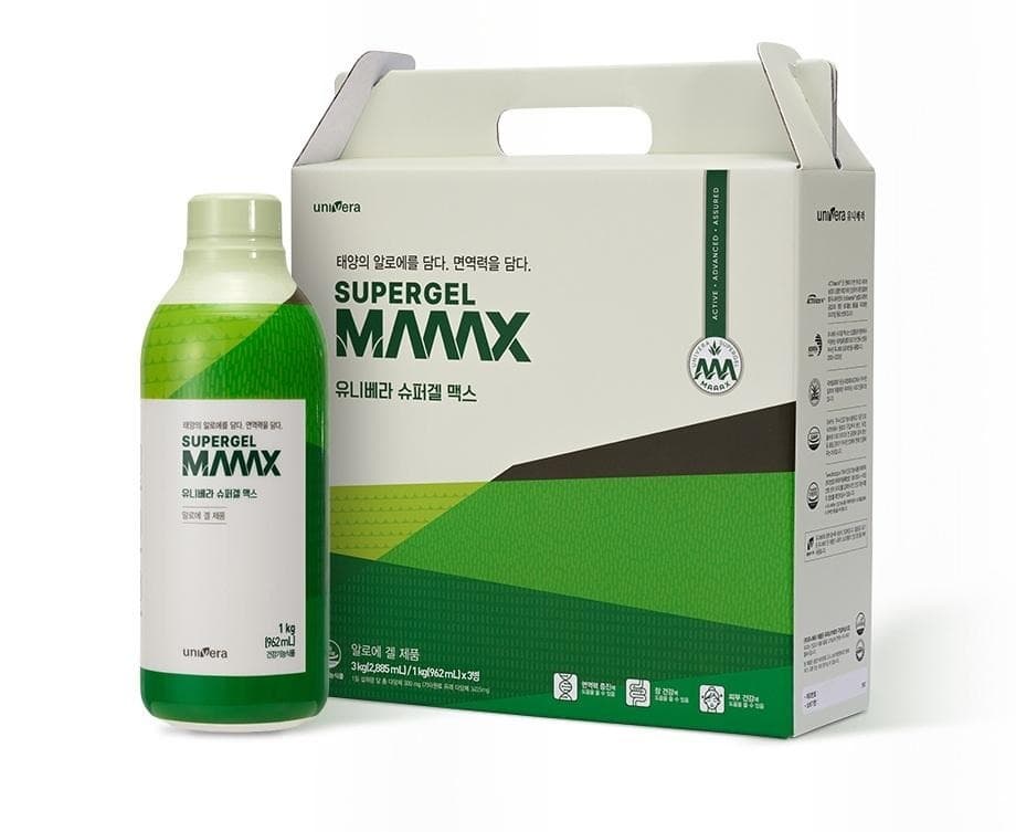 손잡이 달린 유니베라 슈퍼겔 맥스 선물 상자(태양의 알로에를 담다. 면역력을 담다. · SUPERGEL MAX · 유니베라 슈퍼겔 맥스 · 알로에 겔 제품 · 면역력 증진 · 장 건강 · 피부 건강 아이콘)와 1 kg (962 mL) 초록 병 한 개